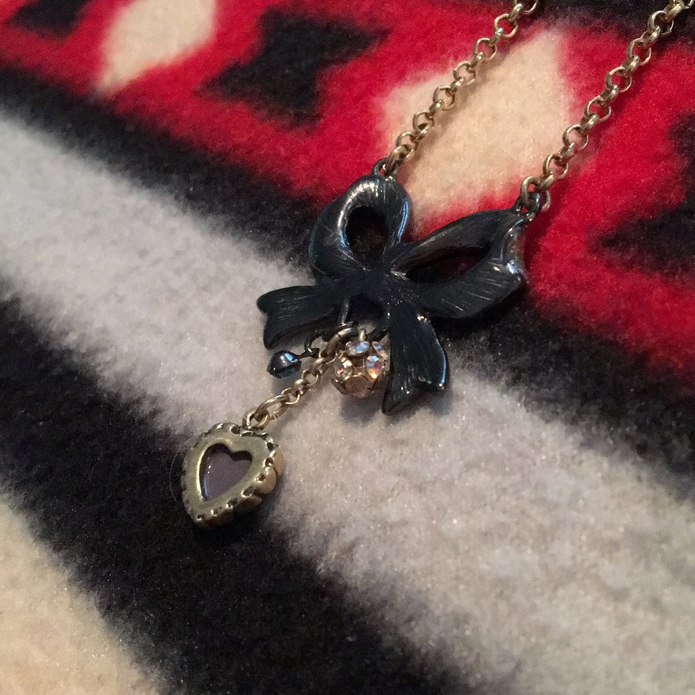 ❄️TRADED❄️ 🎀BETSY JOHNSON🎀 bow & heart necklace - Picture 8 of 13